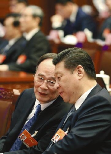 2015년 양회 때의 왕치산과 시진핑［중국청년보 캡처］