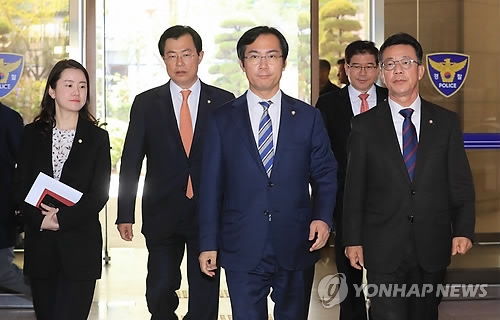 한국당 "'현정권 해바라기' 검경 못믿어"…'댓글조작 특검' 당론(종합) - 2
