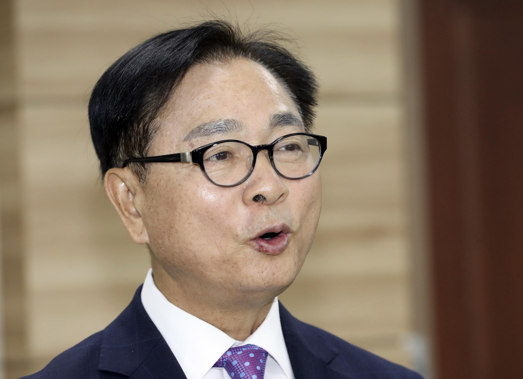 협상 결렬을 알리는 심의보 예비후보.