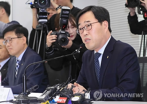 '김기식 논란' 털어낸 민주…김경수·靑책임론 공세에 총력 방어 - 2