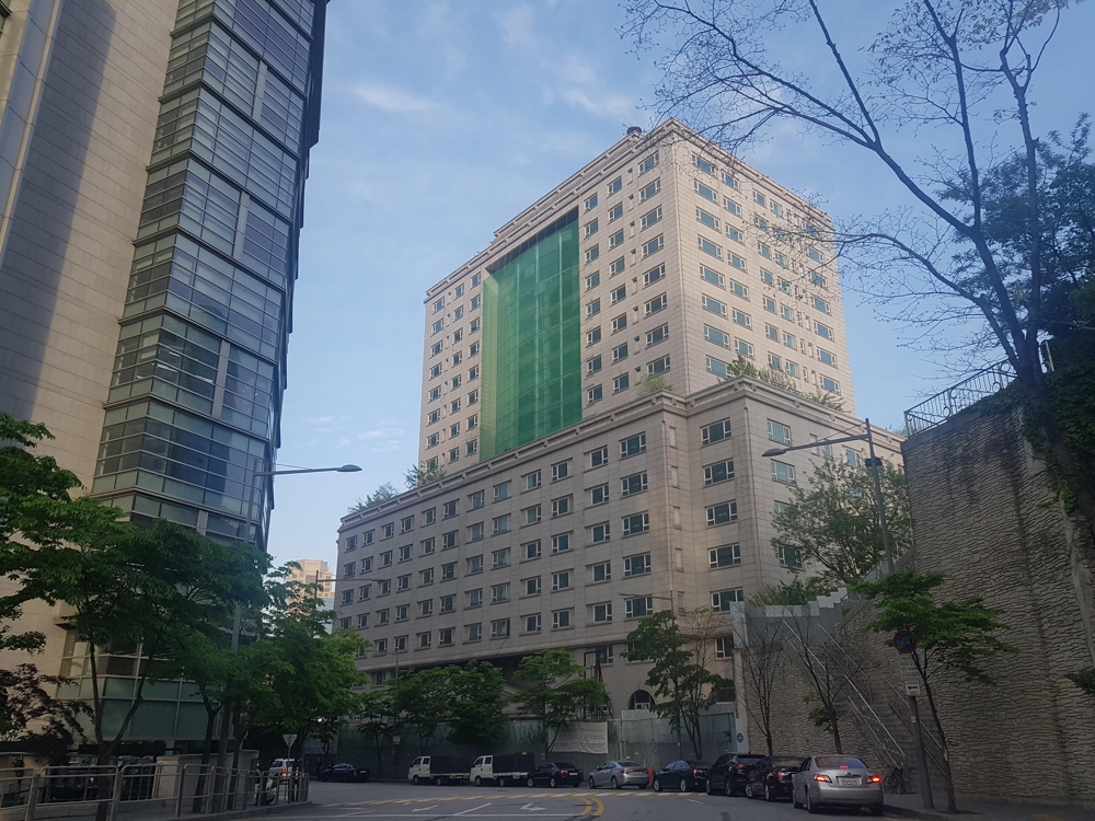 15년째 방치된 광화문 고층건물 '베르시움'