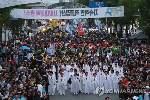 금남로 메운 5·18 전야제 참석 인파