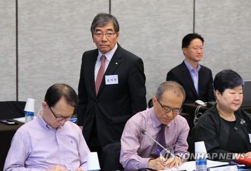 윤석헌, 금융감독 자문위 전체회의 입장