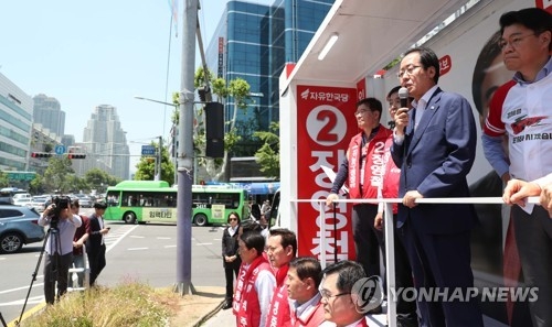 한국 "급격 최저임금 인상 핵폭탄"…'민생 선거'로 돌파구 - 1