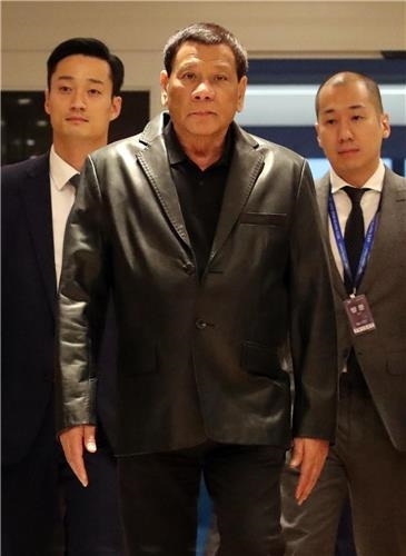 두테르테 필리핀 대통령 가죽 재킷 패션 /김인철