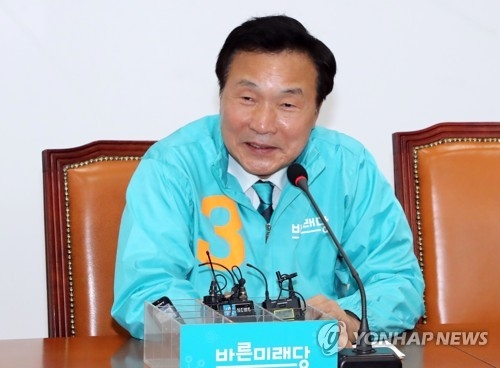 발언하는 손학규 상임선대위원장