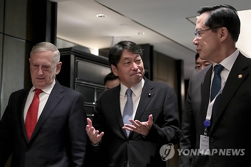 대화하는 한미일 3국 국방장관