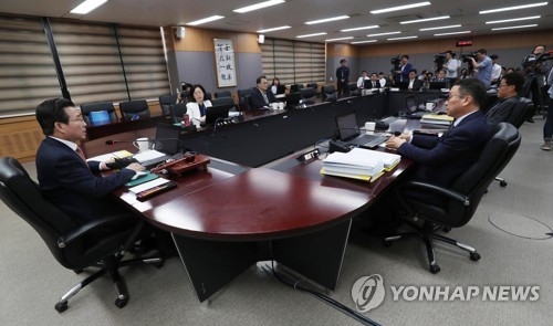 모두발언하는 김용범 금융위 부위원장