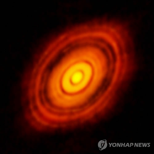 젊은별을 둘러싼 원시행성디스크 [자료사진]