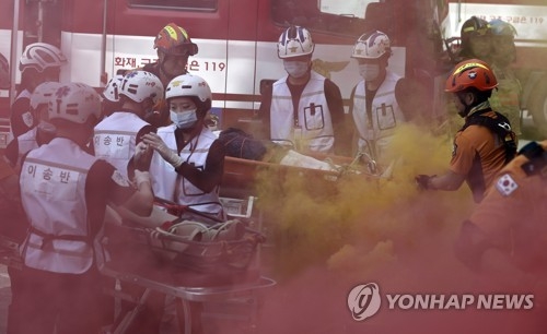헬기·구조견·드론 총출동…청주서 첫 국가 차원 재난훈련 - 4