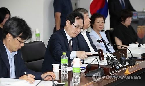 개회 선언하는 류장수 위원장
