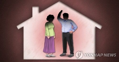 "쓰러진 남편 돌로 때려 살해, 정당방위 아냐"…아내 실형 확정 - 1