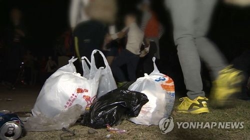 시민의식 높아졌다?…노상 방뇨 등 후진국형 경범죄 여전 - 2