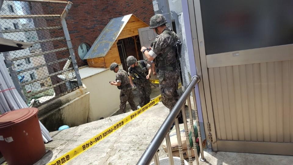 주택 공사장 땅속에서 발견된 훈련용 수류탄
