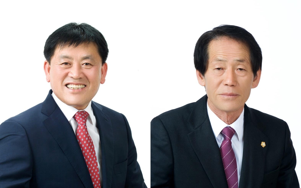 제8대 성주군의회 전반기 구교강(왼쪽) 의장과 김영래 부의장.