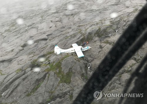 알래스카 산악지대에 추락한 경비행기