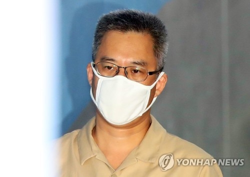 '드루킹' 1심재판 마무리…결심공판 출석(서울=연합뉴스) 임헌정 기자 = 네이버 댓글 여론조작 혐의를 받는 파워블로거 '드루킹' 김동원 씨가 4일 오후 서울 서초구 서울중앙지법에서 열린 결심공판에 출석하며 법정으로 향하고 있다. 2018.7.4kane@yna.co.kr(끝)