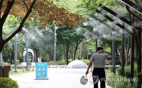 충북 7개 시·군 폭염경보 대치…"열사병 주위" - 1