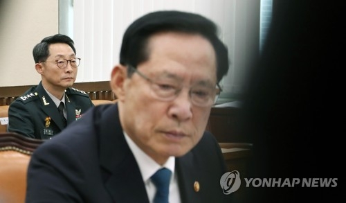 송영무 국방부 장관과 이석구 기무사령관