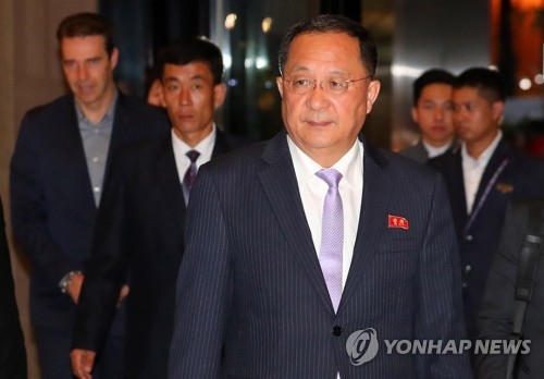 싱가포르에 모습 드러낸 리용호 북한 외무상