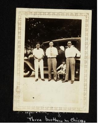 1931년에 촬영된 강영각·강영문·강영소 형제 사진