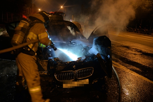 미사대로서 달리던 BMW 520d 또 불…인명피해 없어(종합) - 1
