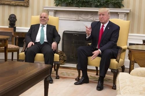 지난해 3월 백악관에서 도널드 트럼프 대통령을 만난 알아바디 이라크 총리(왼쪽)[EPA=연합뉴스]