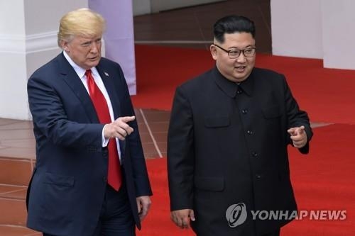 함께 걸어가는 김정은·트럼프