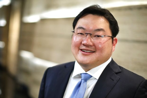 "말레이 前총리 비자금 핵심, 킴 카다시안에 '페라리' 선물공세" - 1
