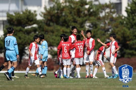 2017년 대교눈높이 전국 초등학교 축구리그 왕중왕전에 참가했던 신정초등 선수들