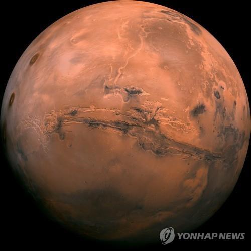 표면아래 짠물을 품고있는 화성