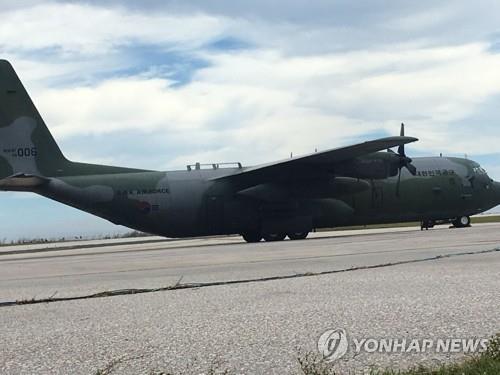 사이판 공항의 공군 C-130H 수송기