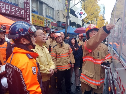 김부겸 장관, 고시원 화재현장 방문…"피해자 지원에 최선"0