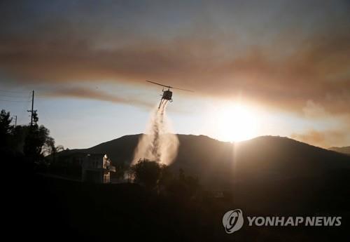미 캘리포니아 산불 진화작업
