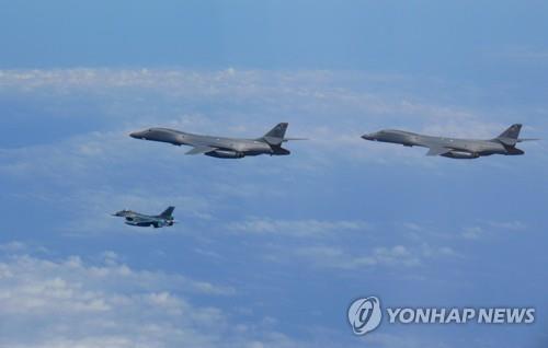 동중국해 상공의 일본 전투기