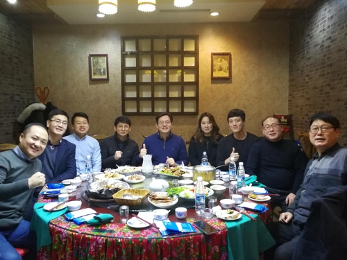 청년 길잡이 역할 자임하는 한성환 대표(사진 가운데)