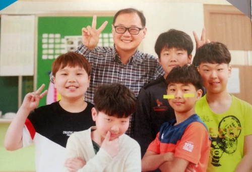 직접 시집을 낸 교사와 학생들