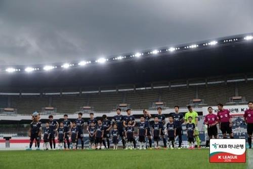 잠실종합운동장을 홈구장으로 쓰는 프로축구 K리그2 서울 이랜드 선수들 