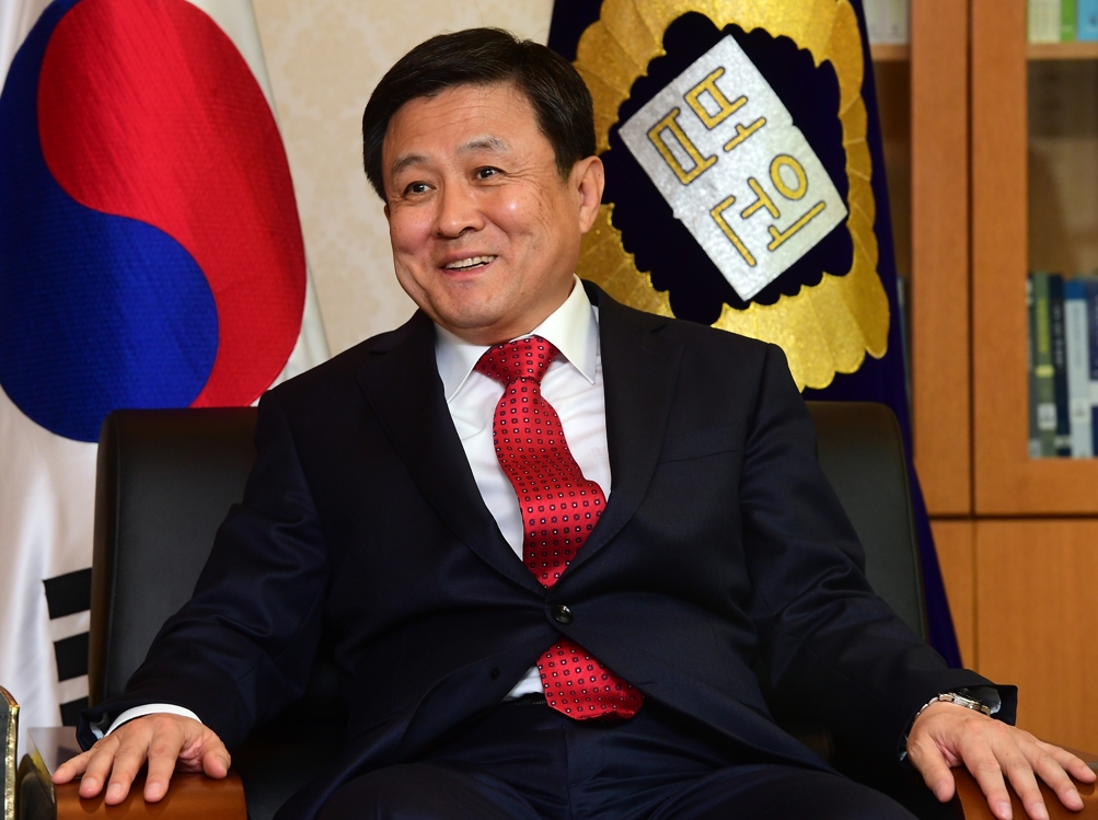 이강원 부산고등법원장