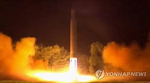 북한의 ICBM급 화성-14형 시험발사장면 [연합뉴스 자료사진]