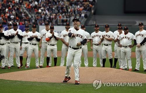 시구하는 보치 감독