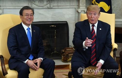 한자리 앉은 한미 정상