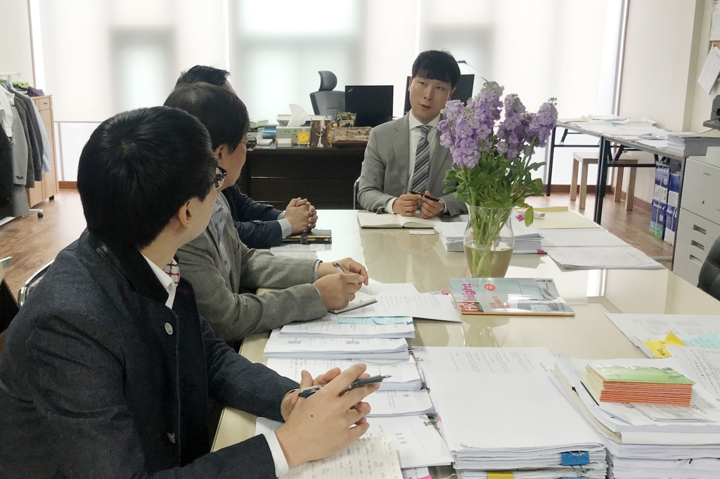 일용직·청년 노동권 보장 앞장선 조선익 노무사(오른쪽)