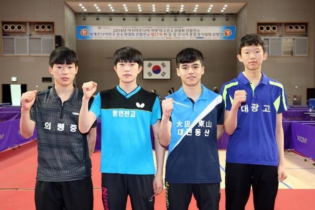 북한에서 열리는 아시아주니어탁구선수권 동아시아 지역예선에 참가한 선수들.