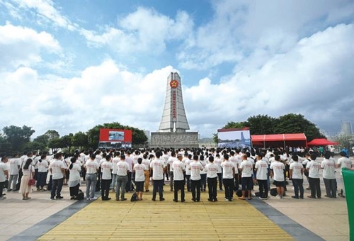 중국 당국의 애국심 교육에 참석한 중국 취재진들