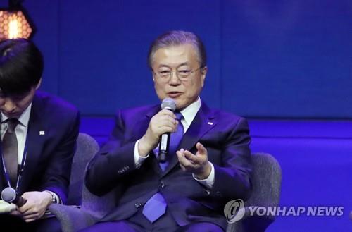 오슬로 포럼서 질문 답변하는 문 대통령