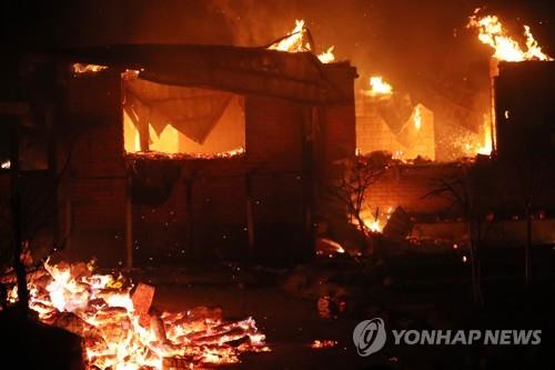 전쟁터처럼 변해버린 집