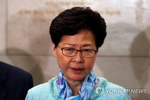 새벽 기자회견하는 케리 람 행정장관