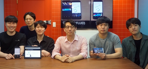 앱 UI 분산 기술을 개발한 KAIST 신인식 교수(가운데)와 연구진