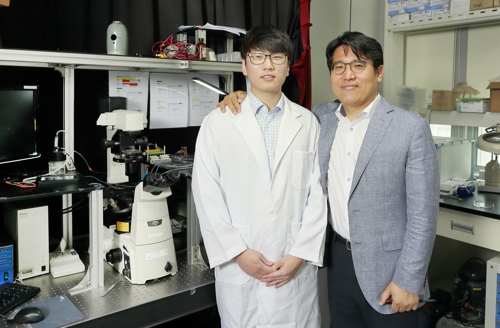김태성(오른쪽) 울산과기원 교수팀
